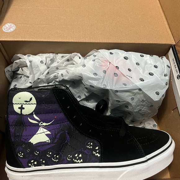Limited Edition Nightmare Before Christmas Vans - Picture 2 of 14